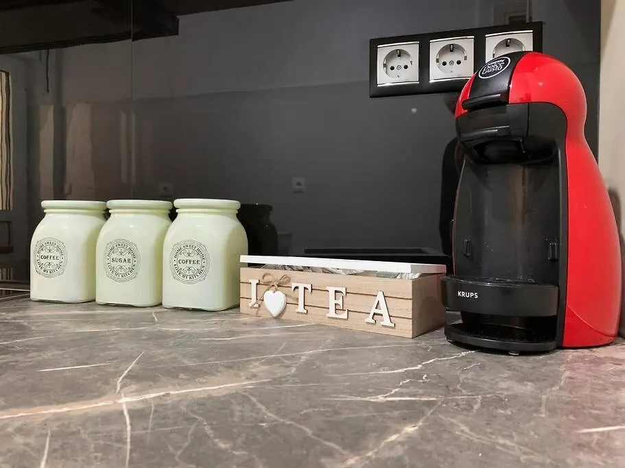 Alexa'S Downtown Apartment-1